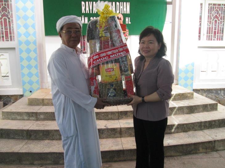 Lãnh đạo tỉnh dự lễ xả chay (Raya Ramadhan) tại Thánh đường Hồi giáo, phường I, thành phố Tây Ninh